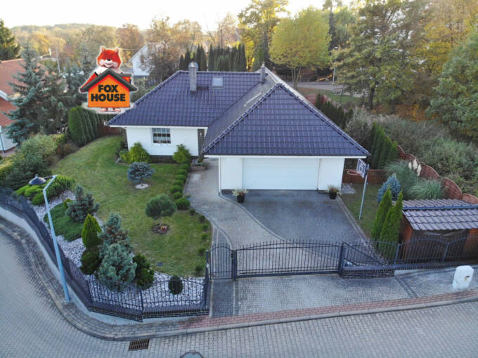 funkcjonalny dom parterowy w fajnej lokalizacji miasta – garaż dwustanowiskowy